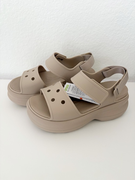 CROCS Shoes - Crocs Soho Y-Strap Sandals Women’s Size 6 Dulce New